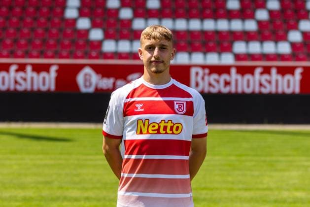 11.07.2023, Fussball, GER, Saison, 3.Liga, Porträttermin 2023 2024, SSV Jahn Regensburg Noel Eichinger; SSV Jahn Regensburg; 3.Liga, Porträttermin 2023 2024, DFL REGULATIONS PROHIBIT ANY USE OF PHOTOGRAPHS AS IMAGE SEQUENCES AND OR QUASI-VIDEO.
