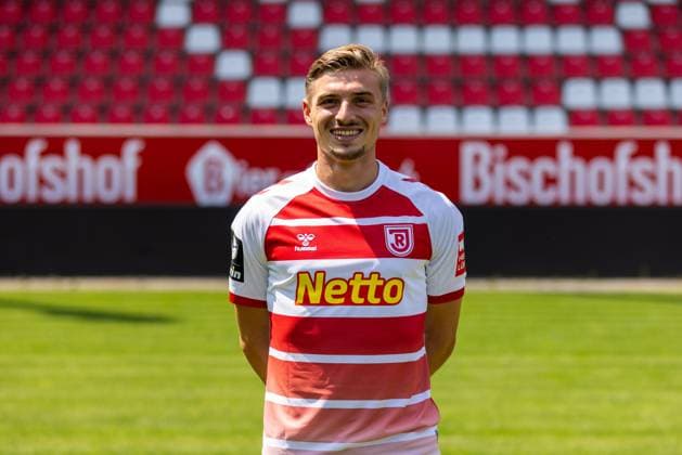11.07.2023, Fussball, GER, Saison, 3.Liga, Porträttermin 2023 2024, SSV Jahn Regensburg Elias Huth; SSV Jahn Regensburg; 3.Liga, Porträttermin 2023 2024, DFL REGULATIONS PROHIBIT ANY USE OF PHOTOGRAPHS AS IMAGE SEQUENCES AND OR QUASI-VIDEO.