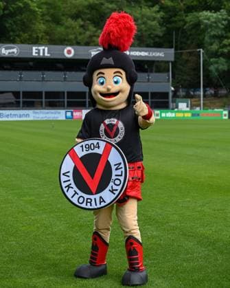Viktor das Maskottchen von Viktoria Koeln. Viktoria Koeln, Fussball, 3. Liga, Portraettermin 2023 24, 12.07.2023 DFB DFL Regulations prohibit any use of Photographs as image sequences and or quasi-video X, Viktoria Koeln, Fussball, 3. Liga, Portraetermin 2023 2024, 12.07.2023 Köln Copyright: xEibner-Pressefoto ThomasxHaeslerx EP_EER
