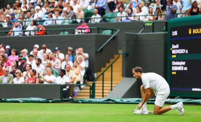 Mandatory Credit: Photo by Simon Dael Shutterstock (14006840bq) Daniil Medvedev has a brief stop for Laces Wimbledon Tennis Championships, Day 10, The All England Lawn Tennis and Croquet Club, London, UK - 12 Jul 2023 Wimbledon Tennis Championships, Day 10, The All England Lawn Tennis and Croquet Club, London, UK - 12 Jul 2023  Copyright: xSimonxDael Shutterstockx 14006840bq