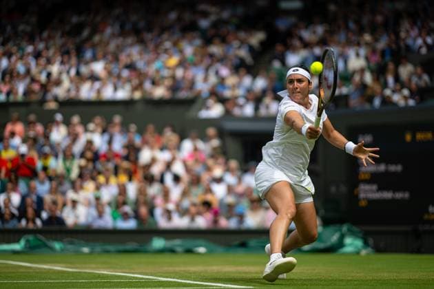 Tennis - Wimbledon Championship 2023 - Day 10 LONDON, ENGLAND - Wednesday, July 12, 2023: Ons Jabeur (TUN) during the Ladies Singles Quarter-Final match on Day Ten of The Championships Wimbledon 2023 at the All England Lawn Tennis and Croquet Club. LONDON All England Lawn Tennis and Croq GREATER LONDON ENGLAND  Copyright: xKirstenxHolstx P2023-07-12-Wimbledon_Day_10-13