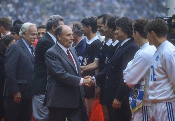File Mitterrand and Tapie during Marseille vs Monaco on 1989 in Paris French President Francois Mitterrand and Prince Rainier of Monaco greeting Marseille s President Bernard Tapie during the Cup Final soccer match, Marseille vs Monaco in Parc des Princes, Paris, France on June 10th, 1989. Marseille won 4-3. Photo by Henri Szwarc ABACAPRESS.COM Paris France  Copyright: xSzwarcxHenri ABACAx 607128_001 SzwarcxHenri ABACAx 607128_001