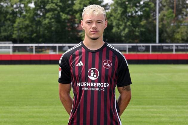 12.07.2023 - 1. FC Nürnberg FCN Club - Saison 2023 2024 - Fototermin Porträttermin - Einzelbild Einzelfoto Portrait Porträt Kopfbild - Sportfoto Zink DaMa - xdaxmax - Einzelbild Einzelfoto Portrait Porträt Kopfbild - Jannik Hofmann (43, 1. FC Nürnberg FCN )
