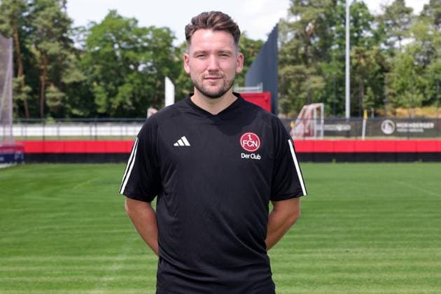 12.07.2023 - 1. FC Nürnberg FCN Club - Saison 2023 2024 - Fototermin Porträttermin Frauen - Einzelbild Einzelfoto Portrait Porträt Kopfbild - Sportfoto Zink DaMa - xdaxmax - Einzelbild Einzelfoto Portrait Porträt Kopfbild - Thomas Oostendorp ( Trainer 1. FC Nürnberg FCN )