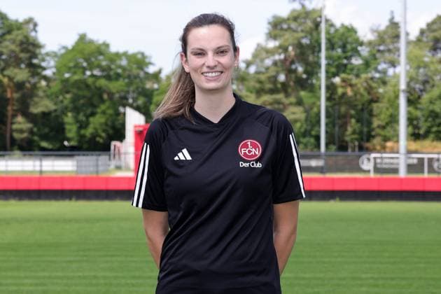 12.07.2023 - 1. FC Nürnberg FCN Club - Saison 2023 2024 - Fototermin Porträttermin Frauen - Einzelbild Einzelfoto Portrait Porträt Kopfbild - Sportfoto Zink DaMa - xdaxmax - Einzelbild Einzelfoto Portrait Porträt Kopfbild - Laura Schmidt (Physio 1. FC Nürnberg FCN )
