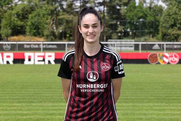 12.07.2023 - 1. FC Nürnberg FCN Club - Saison 2023 2024 - Fototermin Porträttermin Frauen - Einzelbild Einzelfoto Portrait Porträt Kopfbild - Sportfoto Zink DaMa - xdaxmax - Einzelbild Einzelfoto Portrait Porträt Kopfbild - Sophie Fournier (11, 1. FC Nürnberg FCN )