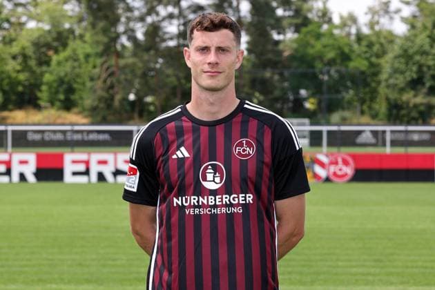12.07.2023 - 1. FC Nürnberg FCN Club - Saison 2023 2024 - Fototermin Porträttermin - Einzelbild Einzelfoto Portrait Porträt Kopfbild - Sportfoto Zink DaMa - xdaxmax - Einzelbild Einzelfoto Portrait Porträt Kopfbild - James Lawrence (4, 1. FC Nürnberg FCN )