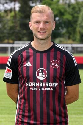 12.07.2023 - 1. FC Nürnberg FCN Club - Saison 2023 2024 - Fototermin Porträttermin - Einzelbild Einzelfoto Portrait Porträt Kopfbild - Sportfoto Zink DaMa - xdaxmax - Einzelbild Einzelfoto Portrait Porträt Kopfbild - Johannes Geis (5, 1. FC Nürnberg FCN )