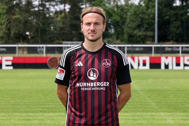 12.07.2023 - 1. FC Nürnberg FCN Club - Saison 2023 2024 - Fototermin Porträttermin - Einzelbild Einzelfoto Portrait Porträt Kopfbild - Sportfoto Zink DaMa - xdaxmax - Einzelbild Einzelfoto Portrait Porträt Kopfbild - Felix Lohkemper (7, 1. FC Nürnberg FCN )