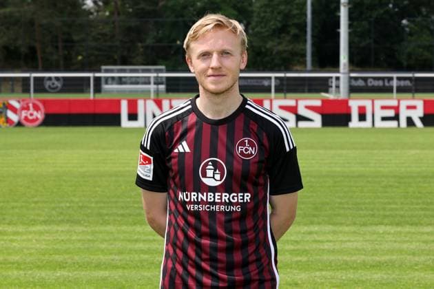 12.07.2023 - 1. FC Nürnberg FCN Club - Saison 2023 2024 - Fototermin Porträttermin - Einzelbild Einzelfoto Portrait Porträt Kopfbild - Sportfoto Zink DaMa - xdaxmax - Einzelbild Einzelfoto Portrait Porträt Kopfbild - Mats Möller Moeller Daehli (10, 1. FC Nürnberg FCN )