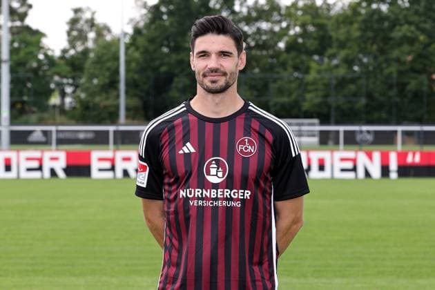 12.07.2023 - 1. FC Nürnberg FCN Club - Saison 2023 2024 - Fototermin Porträttermin - Einzelbild Einzelfoto Portrait Porträt Kopfbild - Sportfoto Zink DaMa - xdaxmax - Einzelbild Einzelfoto Portrait Porträt Kopfbild - Christopher Schindler (16, 1. FC Nürnberg FCN )