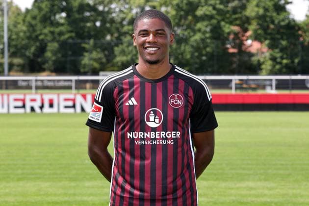 12.07.2023 - 1. FC Nürnberg FCN Club - Saison 2023 2024 - Fototermin Porträttermin - Einzelbild Einzelfoto Portrait Porträt Kopfbild - Sportfoto Zink DaMa - xdaxmax - Einzelbild Einzelfoto Portrait Porträt Kopfbild - Kwadwo Duah (23, 1. FC Nürnberg FCN )
