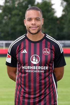 12.07.2023 - 1. FC Nürnberg FCN Club - Saison 2023 2024 - Fototermin Porträttermin - Einzelbild Einzelfoto Portrait Porträt Kopfbild - Sportfoto Zink DaMa - xdaxmax - Einzelbild Einzelfoto Portrait Porträt Kopfbild - Jan Gyamerah (28, 1. FC Nürnberg FCN )