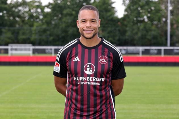 12.07.2023 - 1. FC Nürnberg FCN Club - Saison 2023 2024 - Fototermin Porträttermin - Einzelbild Einzelfoto Portrait Porträt Kopfbild - Sportfoto Zink DaMa - xdaxmax - Einzelbild Einzelfoto Portrait Porträt Kopfbild - Jan Gyamerah (28, 1. FC Nürnberg FCN )