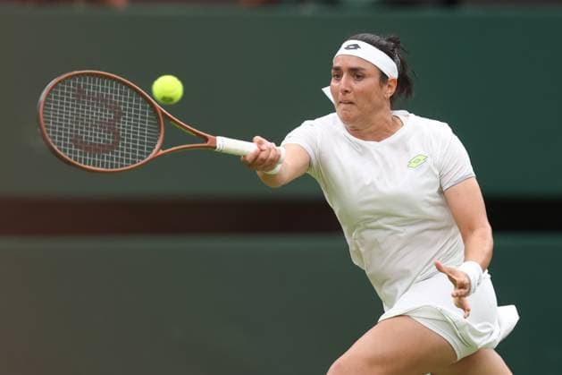 Wimbledon: Day Eleven 13 July 2023, Wimbledon - Wimbledon Tennis Championships - Day Eleven - Ons Jabeur (TUN) in action during her Ladies Singles Semi Finals match against Aryna Sabalenka - Photo: Charlotte Wilson Offside. Wimbledon UK Copyright: xCharlottexWilsonx xOffsidexOffside