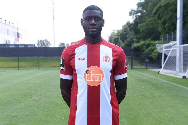 Rot-Weiss Essen; 3.Liga, Porträttermin 2023 2024 Aaron Manu; Rot-Weiss Essen; 3. Liga, Porträttermin 2023 2024