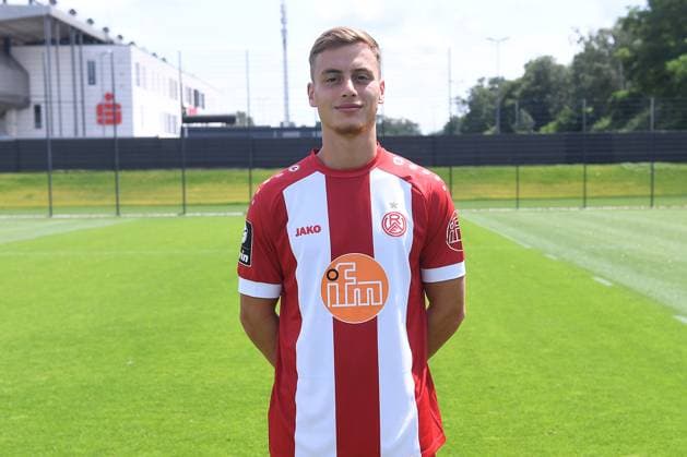Rot-Weiss Essen; 3.Liga, Porträttermin 2023 2024 Marvin Obuz; Rot-Weiss Essen; 3. Liga, Porträttermin 2023 2024