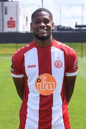 Rot-Weiss Essen; 3.Liga, Porträttermin 2023 2024 Isaiah Young; Rot-Weiss Essen; 3. Liga, Porträttermin 2023 2024
