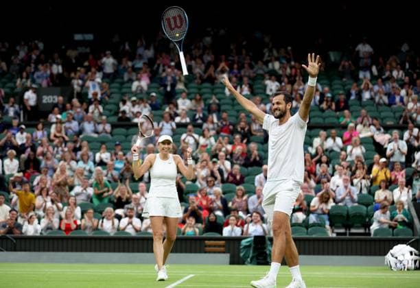 Sport Bilder des Tages (230714) -- LONDON, July 14, 2023 -- Mate Pavic (R) Lyudmyla Kichenok react after winning the mixed doubles final match between Xu Yifan of China Joran Vliegen of Belgium and Mate Pavic of Croatia Lyudmyla Kichenok of Ukraine at Wimbledon tennis Championship in London, Britain, on July 13, 2023. ) (SP)BRITAIN-LONDON-TENNIS-WIMBLEDON-DAY 11 LixYing 