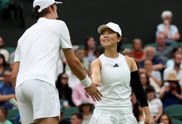 (230714) -- LONDON, July 14, 2023 -- Xu Yifan (R) Joran Vliegen react during the mixed doubles final match between Xu Yifan of China Joran Vliegen of Belgium and Mate Pavic of Croatia Lyudmyla Kichenok of Ukraine at Wimbledon tennis Championship in London, Britain, on July 13, 2023. ) (SP)BRITAIN-LONDON-TENNIS-WIMBLEDON-DAY 11 LixYing 