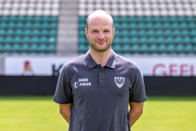 Mannschaftsarzt Kristian Schneider; SC Preußen Münster 06; 3.Liga, Porträttermin 2023 2024, Copyright: xDavidxInderliedx