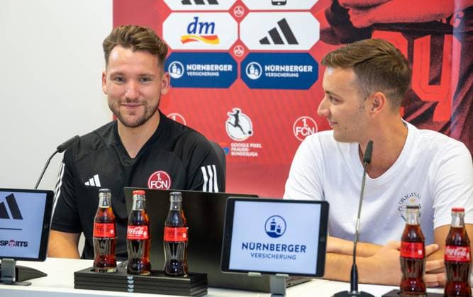 14.07.2023 - 1. FC Nürnberg Nuernberg Frauen Clubfrauen FCN Club - Medientermin - Pressekonferenz Trainervorstellung - DaEn - xdaxenx - Thomas Oostendorp ( Trainer 1. FC Nürnberg FCN ) Maximilian Prasuhn ( Pressesprecher 1. FC Nürnberg FCN )