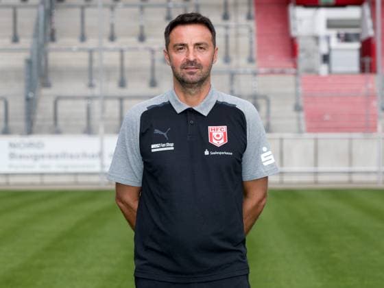 Teampraesentation Halle 3. Liga Hallescher FC, 3. Liga, Porträttermin 2023 2024, Halle, 13.07.2021, Leuna-Chemie-Stadion, Fussball , Im Bild: Trainer Sreto Ristic ,