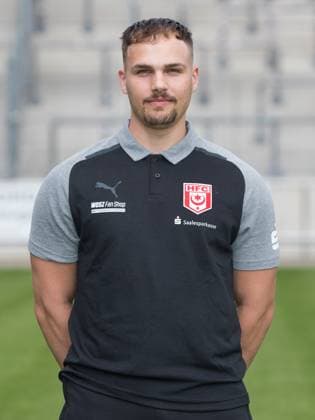 Teampraesentation Halle 3. Liga Hallescher FC, 3. Liga, Porträttermin 2023 2024, Halle, 13.07.2021, Leuna-Chemie-Stadion, Fussball , Im Bild: Physiotherapeut Denis Hasenbek ,
