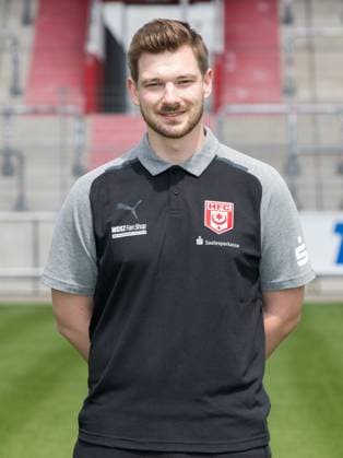 Teampraesentation Halle 3. Liga Hallescher FC, 3. Liga, Porträttermin 2023 2024, Halle, 13.07.2021, Leuna-Chemie-Stadion, Fussball , Im Bild: Mannschaftsarzt Dr. Kenny Haase ,
