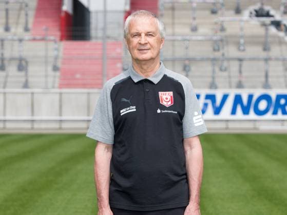 Teampraesentation Halle 3. Liga Hallescher FC, 3. Liga, Porträttermin 2023 2024, Halle, 13.07.2021, Leuna-Chemie-Stadion, Fussball , Im Bild: Mannschaftsarzt Dr. Thomas Bartels ,