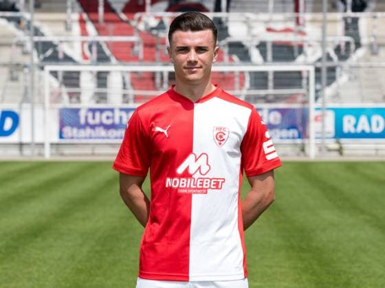 Teampraesentation Halle 3. Liga Hallescher FC, 3. Liga, Porträttermin 2023 2024, Halle, 13.07.2021, Leuna-Chemie-Stadion, Fussball , Im Bild: Leon Damer ,