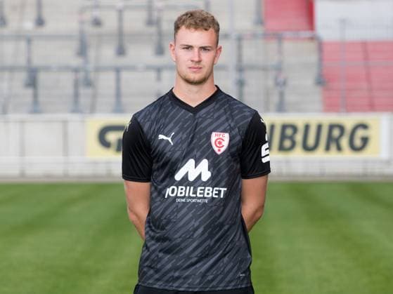 Teampraesentation Halle 3. Liga Hallescher FC, 3. Liga, Porträttermin 2023 2024, Halle, 13.07.2021, Leuna-Chemie-Stadion, Fussball , Im Bild: Torwart Luca Bendel ,