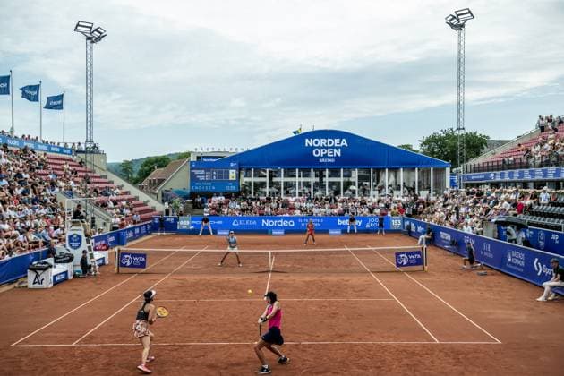 230715 Vy över centercourten under damernas dubbelfinal under dag 6 av WTA, Tennis Damen Nordea Open den 15 juli 2023 i Bastad. Copyright: NICLASxJÖNSSON BB230715NO011