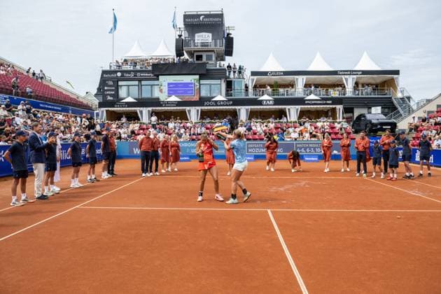 230715 Panna Udvardy, Ungerns och Irina Khromacheva, Ryssland jublar efter damernas dubbelfinal under dag 6 av WTA, Tennis Damen Nordea Open den 15 juli 2023 i Bastad. Copyright: NICLASxJÖNSSON BB230715NO036