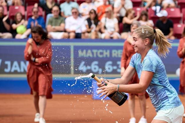 BÅSTAD 20230715 Irina Khromacheva jublar efter dubbelfinalen under tennisturneringen Nordea Open i Bastad. BÅSTAD SVERIGE Tennis x11830x