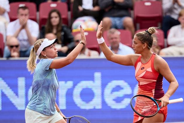 BÅSTAD 20230715 Irina Khromacheva och Panna Udvardy jublar i dubbelfinalen under tennisturneringen Nordea Open i Bastad. BÅSTAD SVERIGE Tennis x11830x