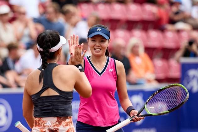 BÅSTAD 20230715 Su Jeong Jang och Eri Hozumi jublar i dubbelfinalen under tennisturneringen Nordea Open i Bastad. BÅSTAD SVERIGE Tennis x11830x