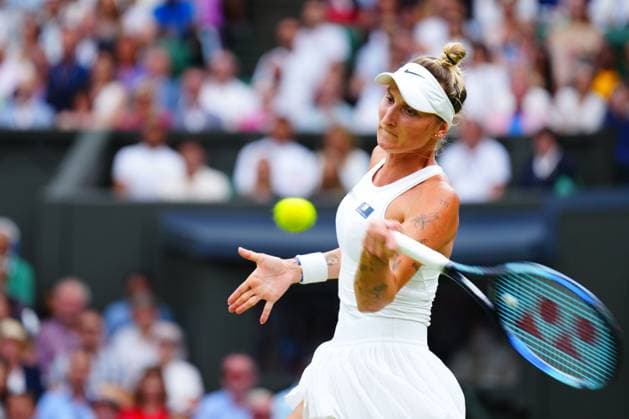 Sport Bilder des Tages Mandatory Credit: Photo by Javier Garcia Shutterstock (14010521cc) Marketa Vondrousova during the Ladies Singles final Wimbledon Tennis Championships, Day 13, The All England Lawn Tennis and Croquet Club, London, UK - 15 Jul 2023 Wimbledon Tennis Championships, Day 13, The All England Lawn Tennis and Croquet Club, London, UK - 15 Jul 2023  Copyright: xJavierxGarcia Shutterstockx 14010521cc