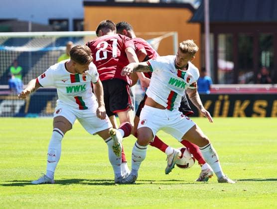 Sport Themen der Woche KW28 Sport Bilder des Tages Niklas Dorsch (FC Augsburg 30) und Mads Pedersen (FC Augsburg 3) im Kampf um den Ball; Testspiel FC Augsburg vs. Besiktas Istanbul; *** Niklas Dorsch FC Augsburg 30 and Mads Pedersen FC Augsburg 3 fighting for the ball Test match FC Augsburg vs Besiktas Istanbul