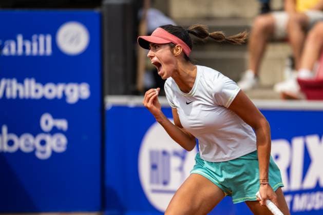 230715 Olga Danilovic, Serbien jublar under damernas final under dag 6 av WTA, Tennis Damen Nordea Open den 15 juli 2023 i Bastad. Copyright: NICLASxJÖNSSON BB230715NO061