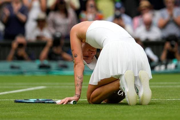 Mandatory Credit: Photo by Dave Shopland Shutterstock (14010519cg) Marketa Vondrousova celebrates victory in the Ladies Singles final Wimbledon Tennis Championships, Day 13, The All England Lawn Tennis and Croquet Club, London, UK - 15 Jul 2023 Wimbledon Tennis Championships, Day 13, The All England Lawn Tennis and Croquet Club, London, UK - 15 Jul 2023  Copyright: xDavexShopland Shutterstockx 14010519cg