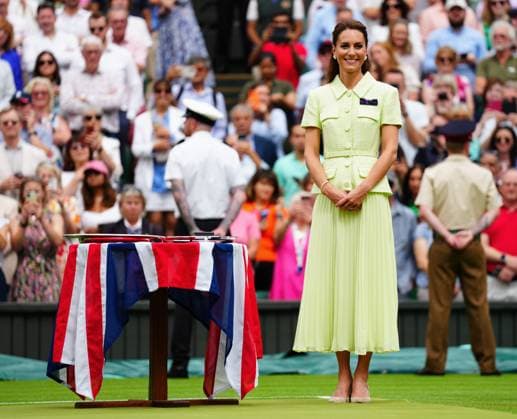 Sport Bilder des Tages Mandatory Credit: Photo by Javier Garcia Shutterstock (14010521dq) Catherine Princess of Wales preparing to present the Venus Rosewater Dish after the Ladies Singles final Wimbledon Tennis Championships, Day 13, The All England Lawn Tennis and Croquet Club, London, UK - 15 Jul 2023 Wimbledon Tennis Championships, Day 13, The All England Lawn Tennis and Croquet Club, London, UK - 15 Jul 2023  Copyright: xJavierxGarcia Shutterstockx 14010521dq