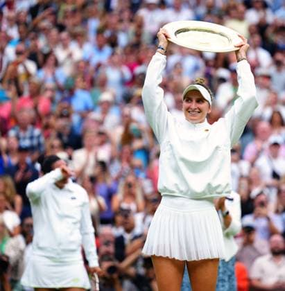 Mandatory Credit: Photo by Javier Garcia Shutterstock (14010521du) Marketa Vondrousova lifts the Venus Rosewater Dish after victory in the Ladies Singles final in front of an upset Ons Jabeur Wimbledon Tennis Championships, Day 13, The All England Lawn Tennis and Croquet Club, London, UK - 15 Jul 2023 Wimbledon Tennis Championships, Day 13, The All England Lawn Tennis and Croquet Club, London, UK - 15 Jul 2023  Copyright: xJavierxGarcia Shutterstockx 14010521du