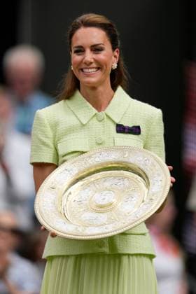 Mandatory Credit: Photo by Dave Shopland Shutterstock (14010519co) Catherine Princess of Wales preparing to present the Venus Rosewater Dish after the Ladies Singles final Wimbledon Tennis Championships, Day 13, The All England Lawn Tennis and Croquet Club, London, UK - 15 Jul 2023 Wimbledon Tennis Championships, Day 13, The All England Lawn Tennis and Croquet Club, London, UK - 15 Jul 2023  Copyright: xDavexShopland Shutterstockx 14010519co
