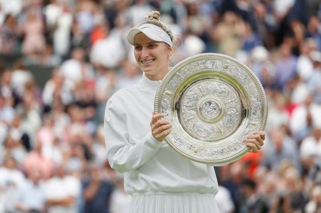 Marketa Vondrousova mit dem Pokal, Trophäe, Siegerehrung, Praesentation Copyright: xJuergenxHasenkopfx