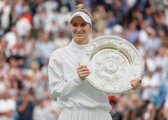 Marketa Vondrousova mit dem Pokal, Trophäe, Siegerehrung, Praesentation Copyright: xJuergenxHasenkopfx