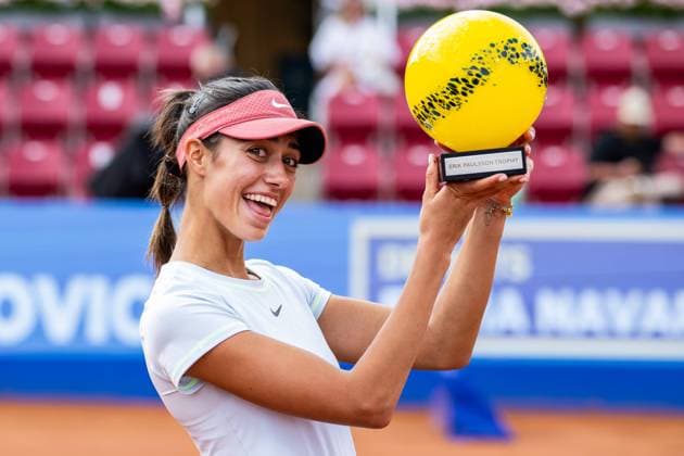 Bilder des Jahres 2023, Sport 07 Juli Sport Themen der Woche KW28 Sport Bilder des Tages 230715 Olga Danilovic, Serbien, jublar med pokalen under prisutdelningen fördamernas final under dag 6 av WTA, Tennis Damen Nordea Open den 15 juli 2023 i Bastad. *** 230715 Olga Danilovic, Serbia, celebrates with the trophy during the prize-giving ceremony for the womens final on day 6 of the WTA Nordea Open on July 15, 2023 in Bastad, Sweden.  Copyright: NICLASxJÖNSSON BB230715NO075