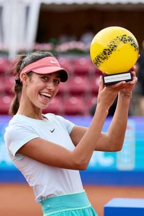 BÅSTAD 20230715 Olga Danilovic, Serbien med pokalen efter segern i finalen under tennisturneringen Nordea Open i Bastad. BÅSTAD SVERIGE Tennis x11830x