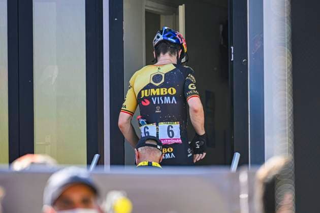 MORZINE, FRANCE - JULY 15 : Van Aert Wout (BEL) of Jumbo-Visma going to the doping control room after the race during stage 14 of the 110th edition of the Tour de France 2023 cycling race, a stage of 152 kms with start in Annemasse and finish in Morzine on July 15, 2023 in Morzine, France, 15 07 2023 ( Motordriver Kenny Verfaillie - Tour de France 2023 - Stage 14 PhotoNews Panoramic 