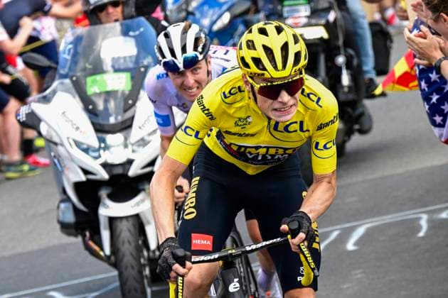 MORZINE, FRANCE - JULY 15 : Pogacar Tadej (SVN) of UAE Team Emirates and Vingegaard Jonas (DEN) of Jumbo-Visma in action during stage 14 of the 110th edition of the Tour de France 2023 cycling race, a stage of 152 kms with start in Annemasse and finish in Morzine on July 15, 2023 in Morzine, France, 15 07 2023 ( Motordriver Kenny Verfaillie - Tour de France 2023 - Stage 14 PhotoNews Panoramic 